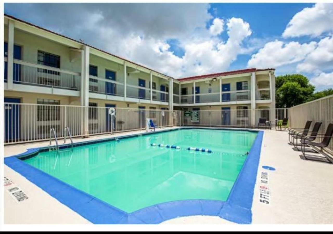 טקסס סיטי Scottish Inns & Suites מראה חיצוני תמונה